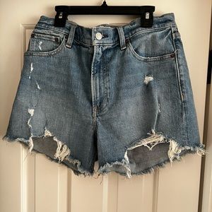 Abercrombie 4” Mom short size 28